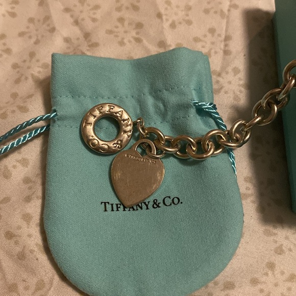 Selling my Tiffany toggle bracelet, size 7” in excellent use condition - Picture 2 of 4